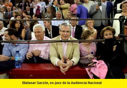 Baltasar Grazón en la plaza de toros disfrutando de la  nuestra fiesta nacional